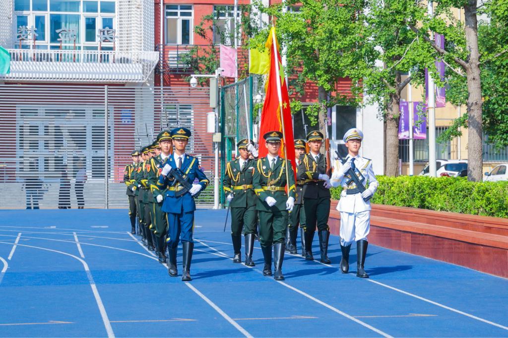 22 National flag class solemnly out the flag